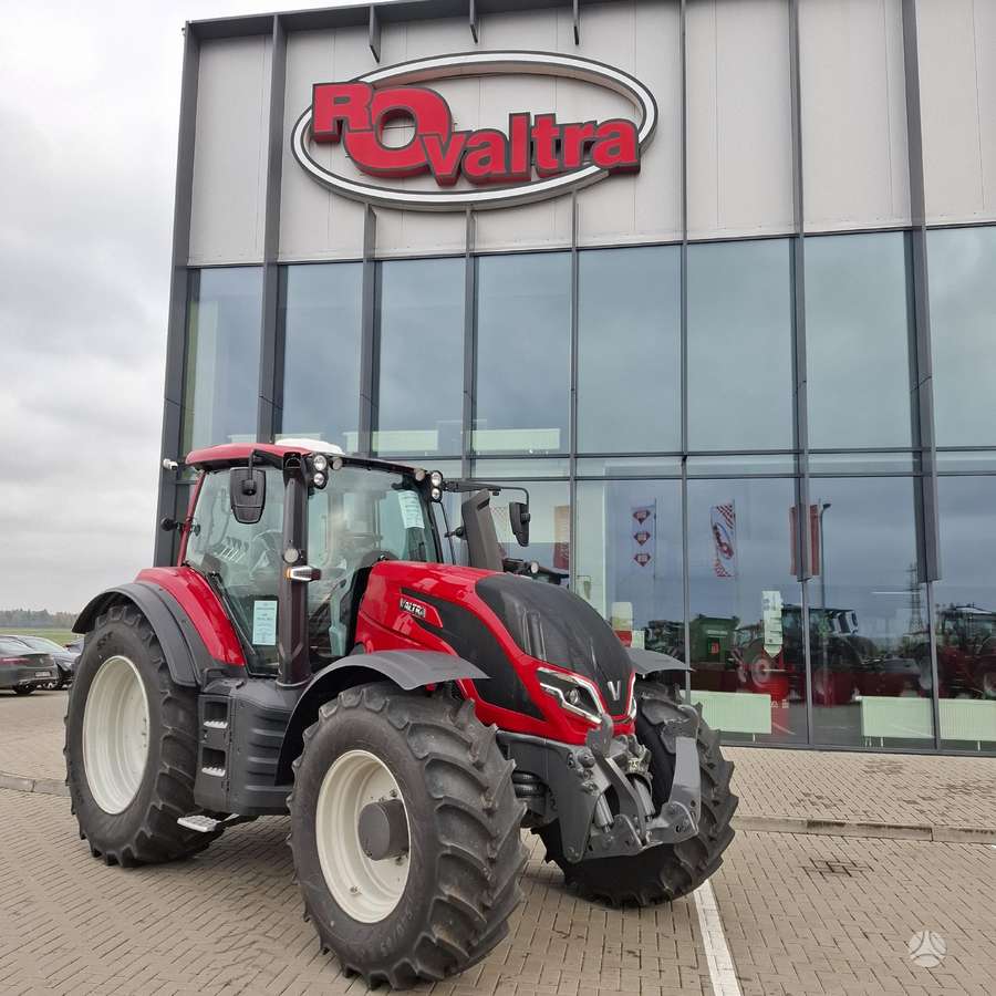 Valtra T215 Active, traktoriai