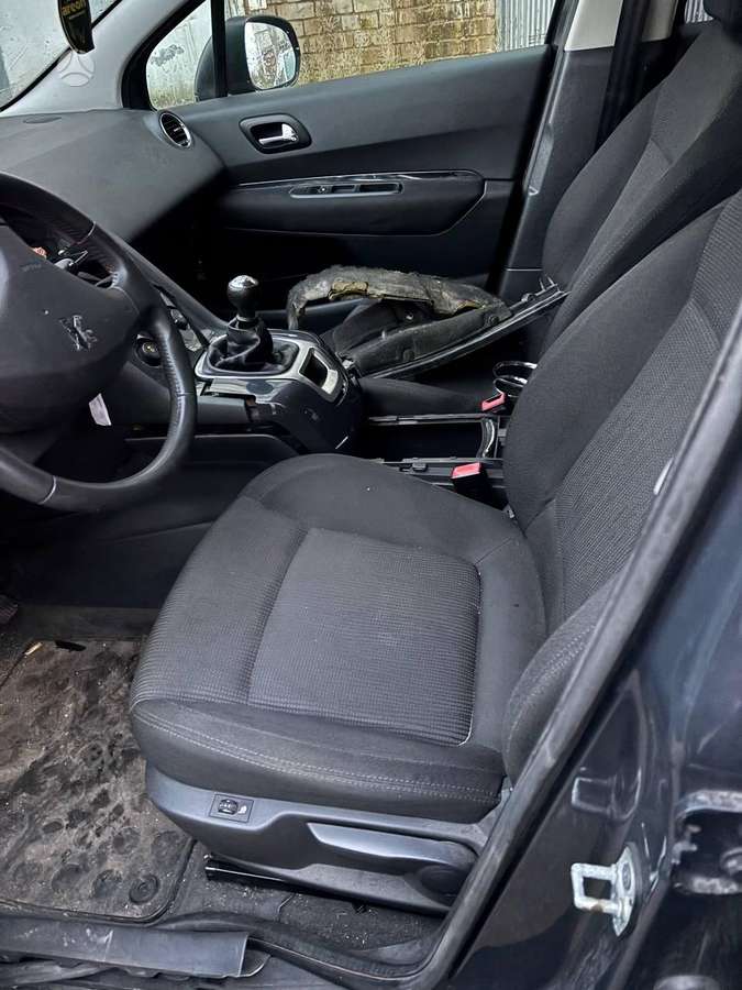 Peugeot 5008 for parts