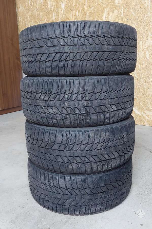 Triangle, winter 225/45 R17