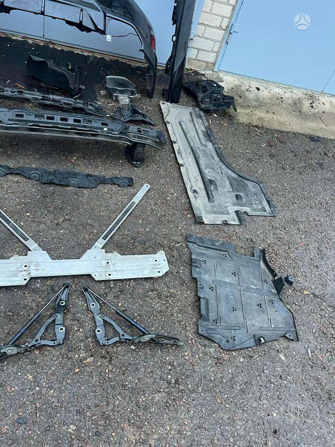 BMW 2 serija bumpers, lights