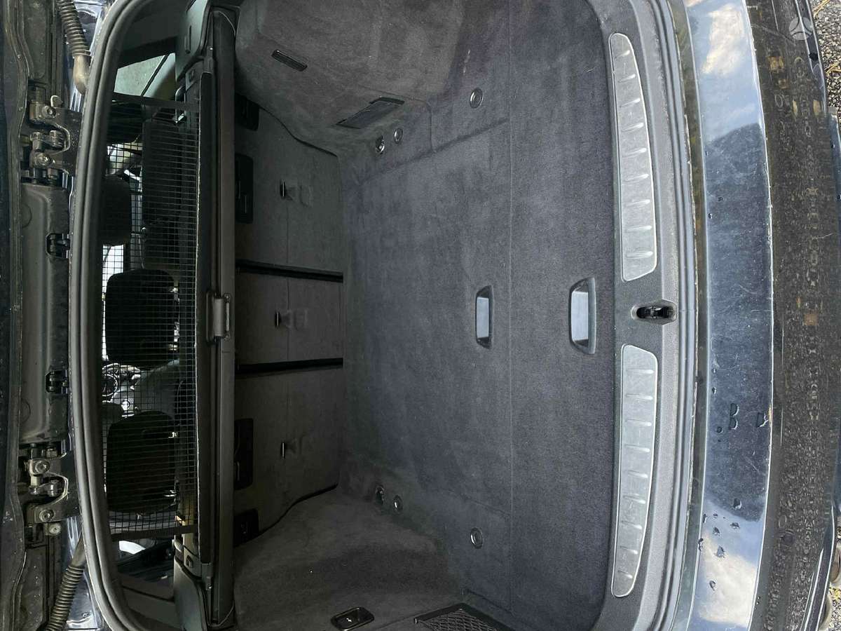 BMW 335, universalas