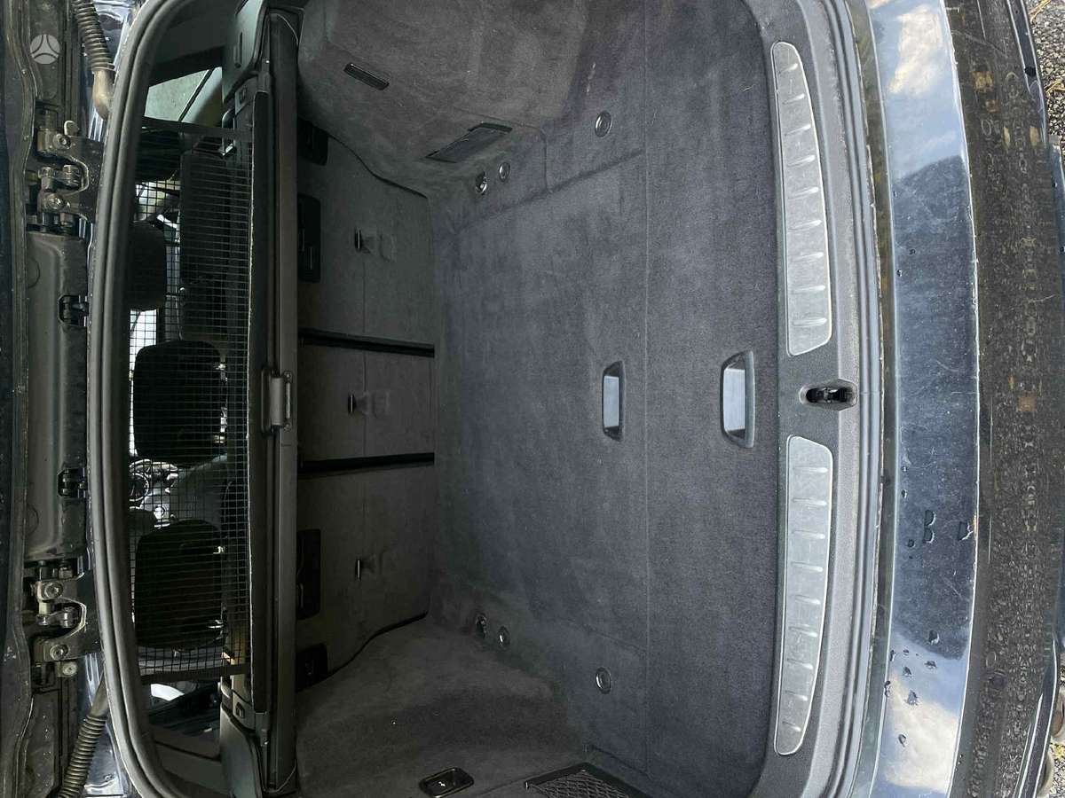 BMW 335, universalas