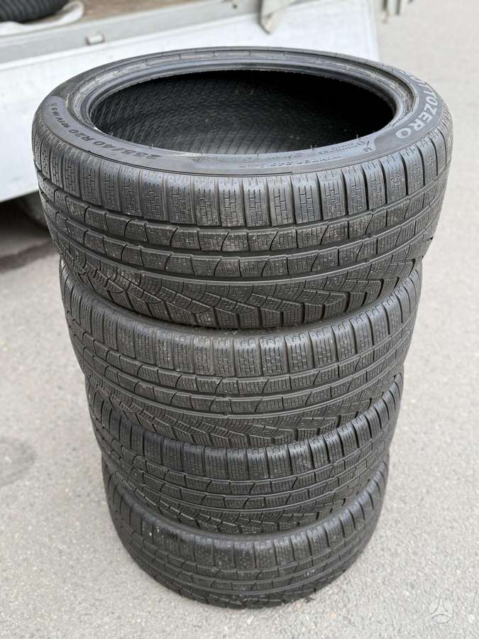 Pirelli Sottozero, winter 255/40 R20