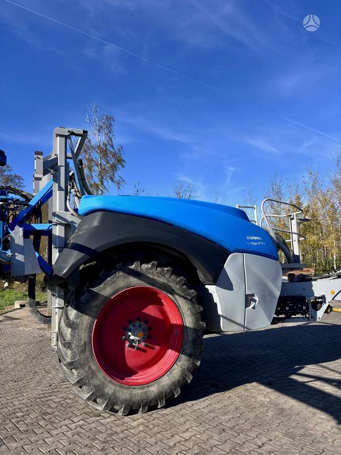 Lemken Vega 12, sprayers