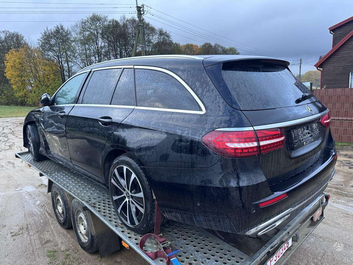 Mercedes-Benz E300