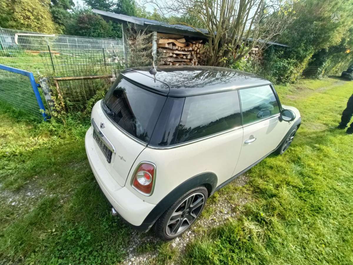 Mini Cooper, 1.6 l., hatchback