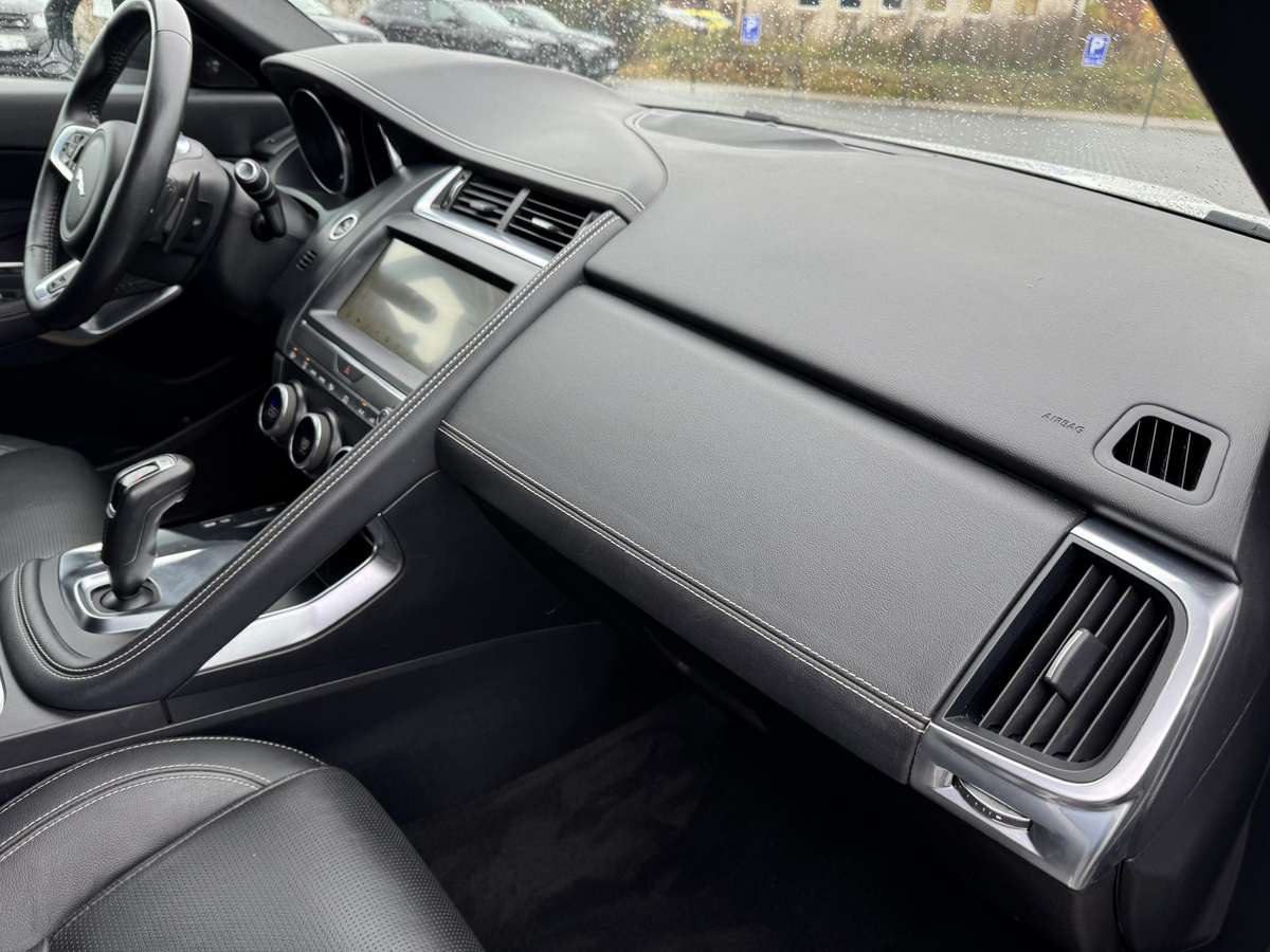 Jaguar E-Pace, 2.0 l., Внедорожник / Кроссовер
