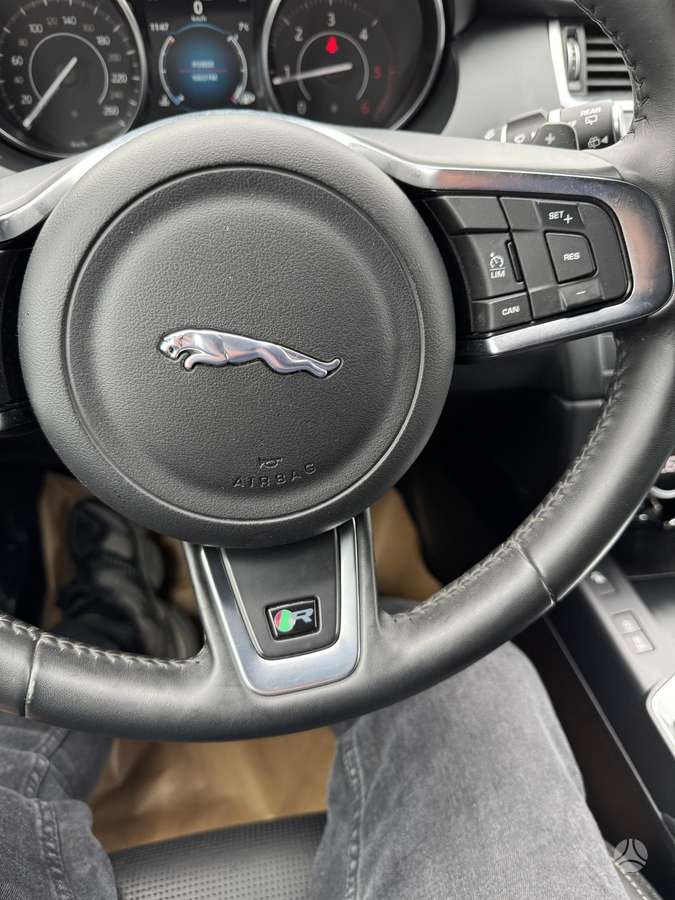 Jaguar E-Pace, 2.0 l., Внедорожник / Кроссовер
