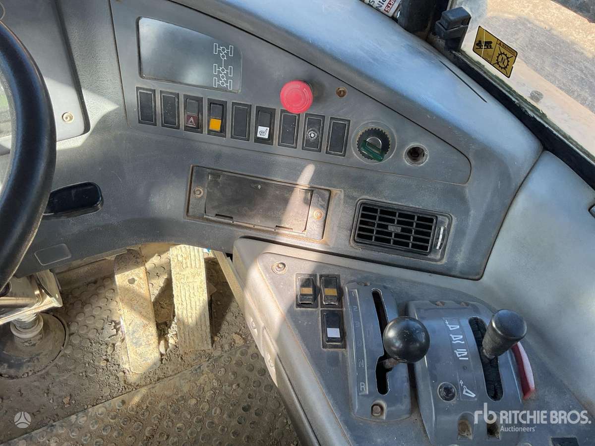 Volvo A30D, pašizgāzēji
