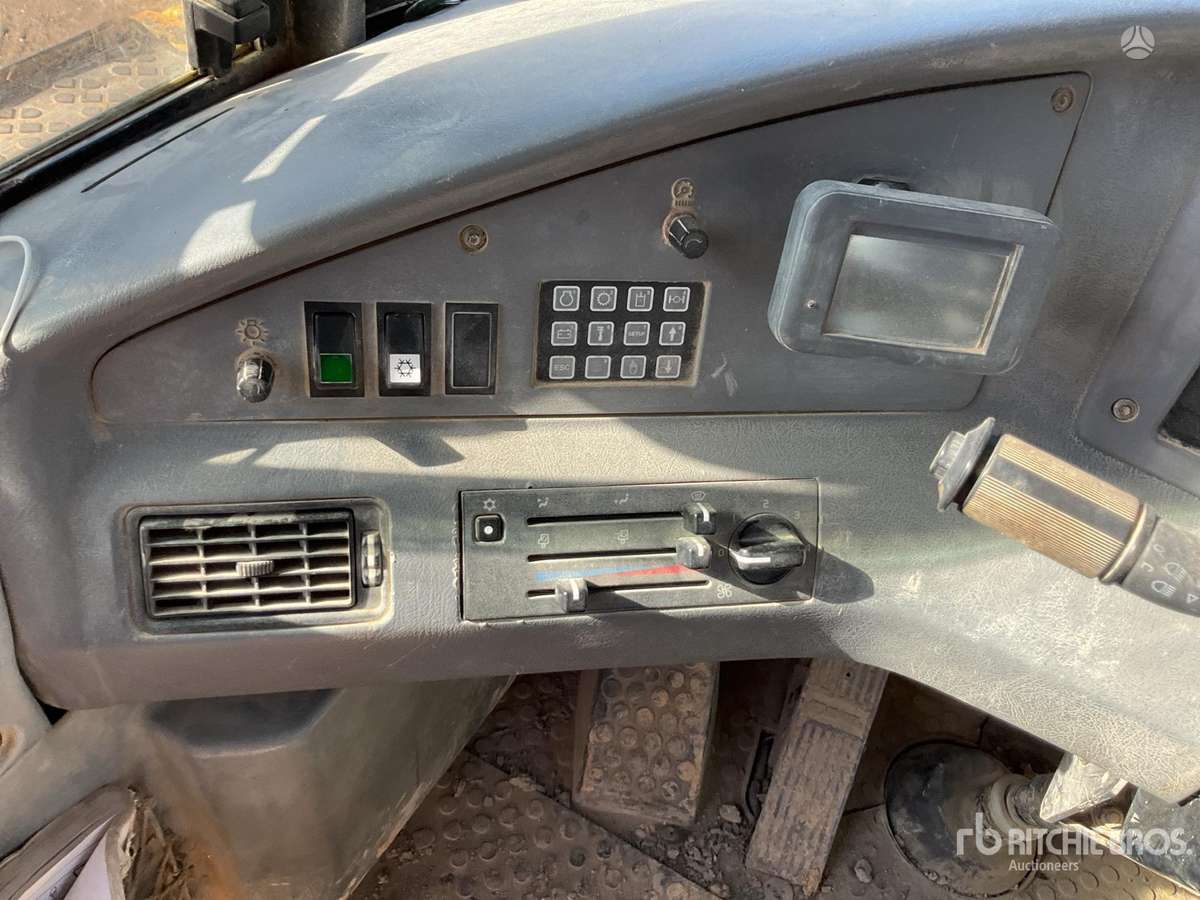 Volvo A30D, pašizgāzēji