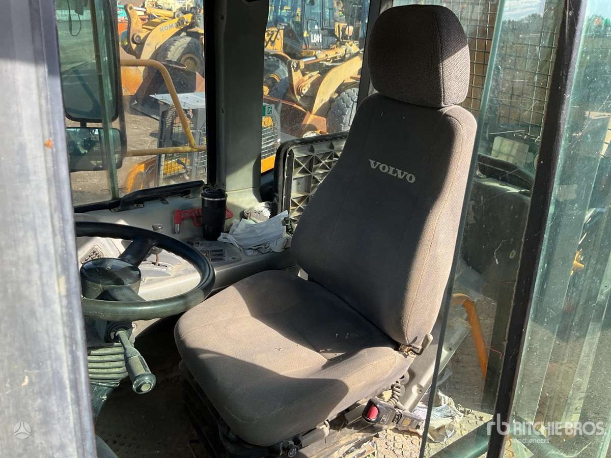 Volvo A30D, pašizgāzēji