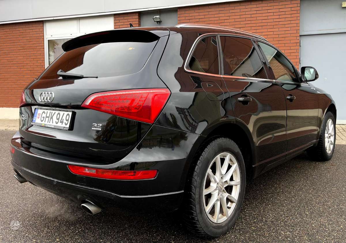 Audi Q5, 3.2 l., off-road / crossover