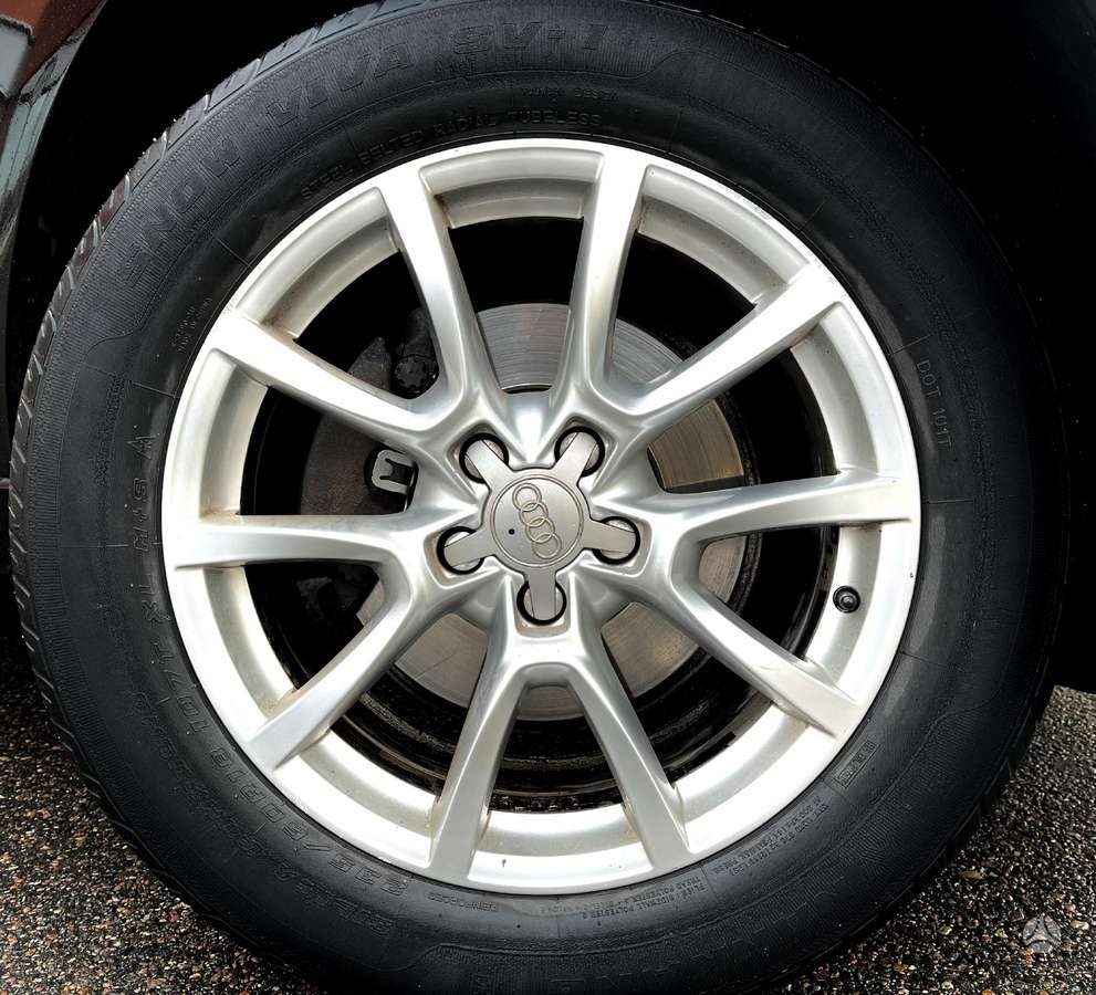 Audi Q5, 3.2 l., off-road / crossover
