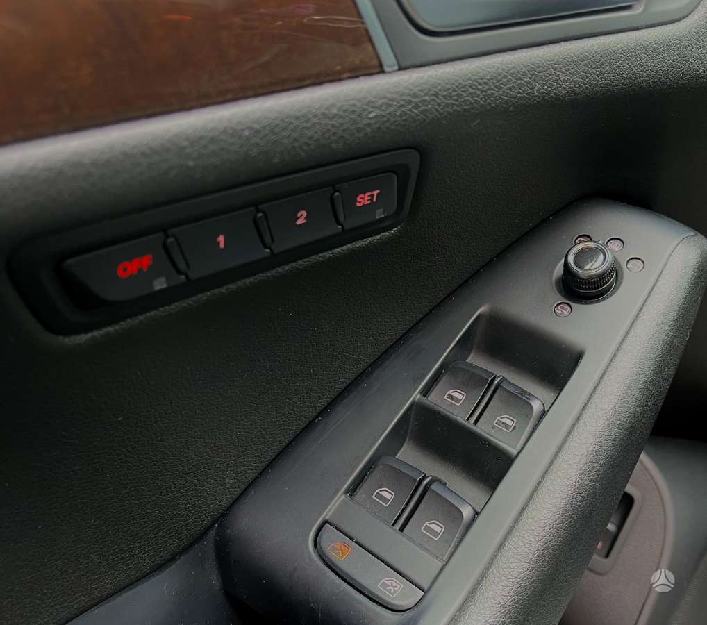 Audi Q5, 3.2 l., off-road / crossover
