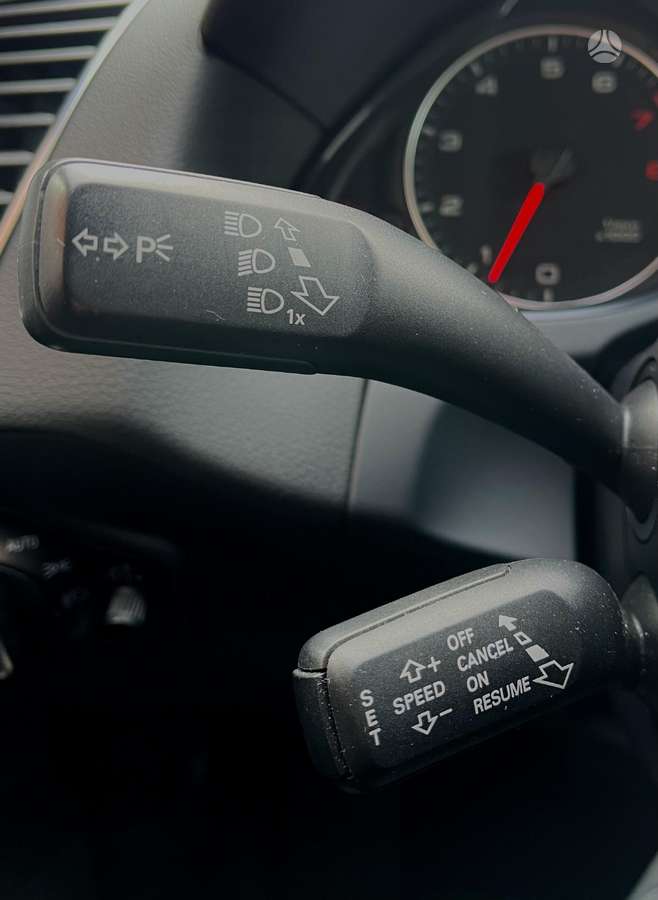 Audi Q5, 3.2 l., off-road / crossover