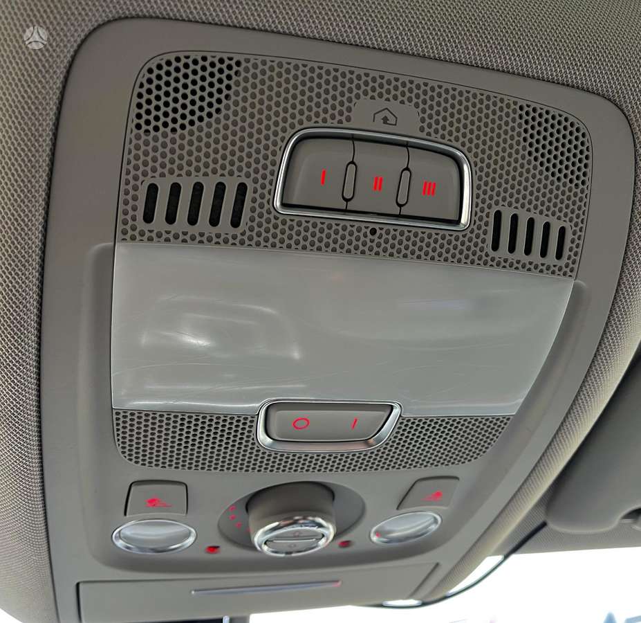 Audi Q5, 3.2 l., off-road / crossover