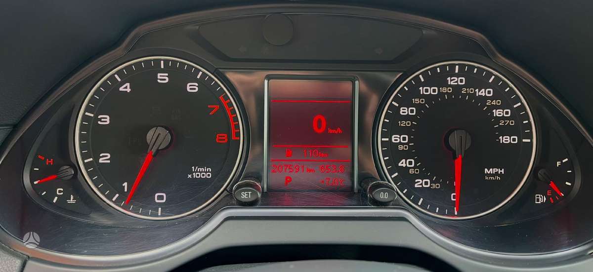 Audi Q5, 3.2 l., off-road / crossover