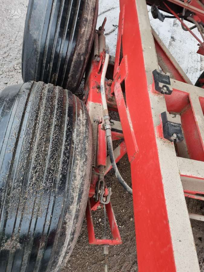 -Kita- Trejon, priekabos, puspriekabės