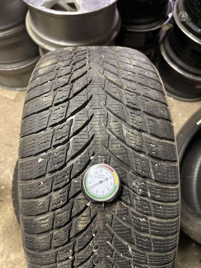 Nokian, зимние 235/40 R18
