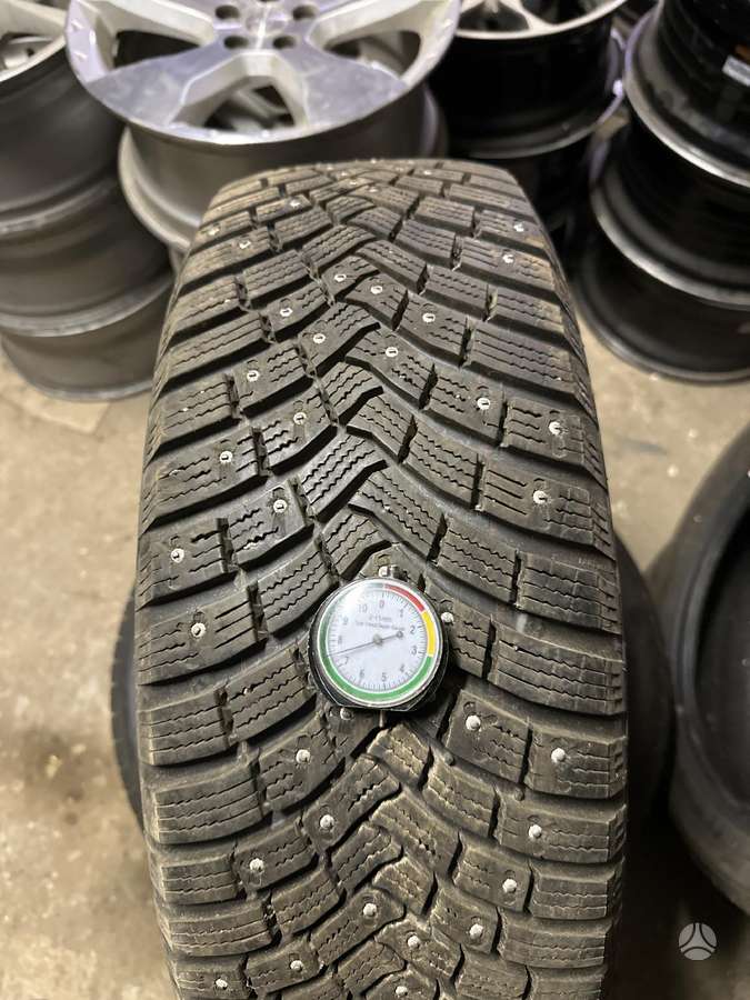 Continental, зимние 215/60 R17