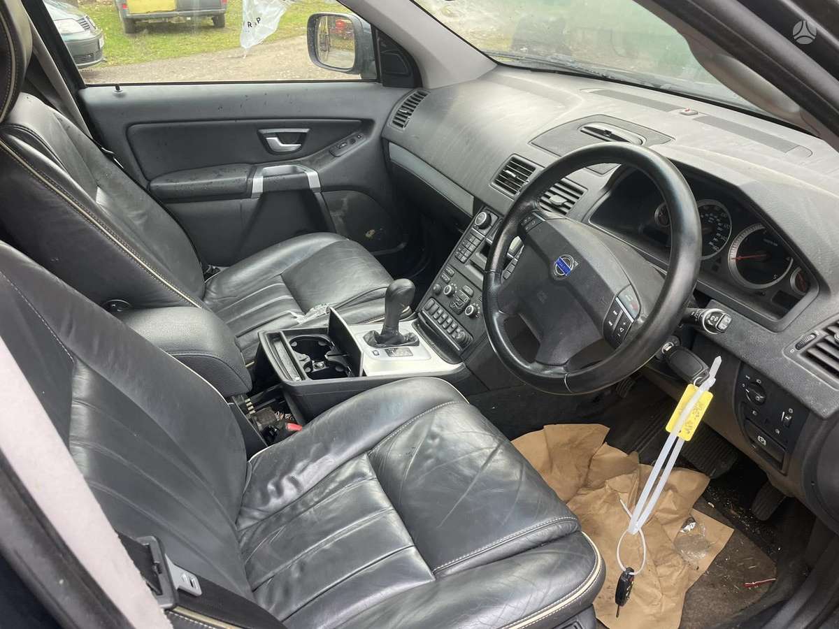 Volvo XC90 dalimis