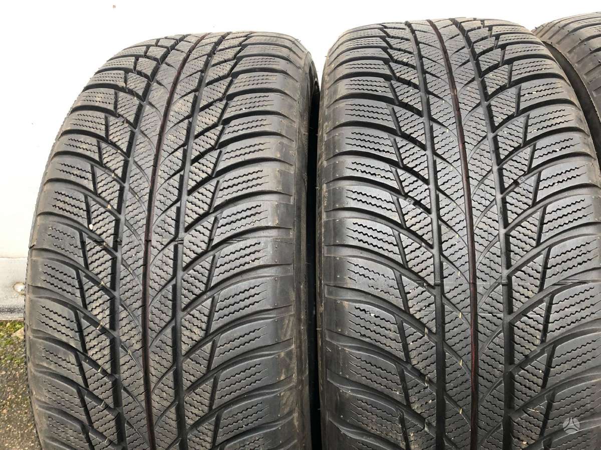 Bridgestone Blizzak LM001, winter 215/55 R17