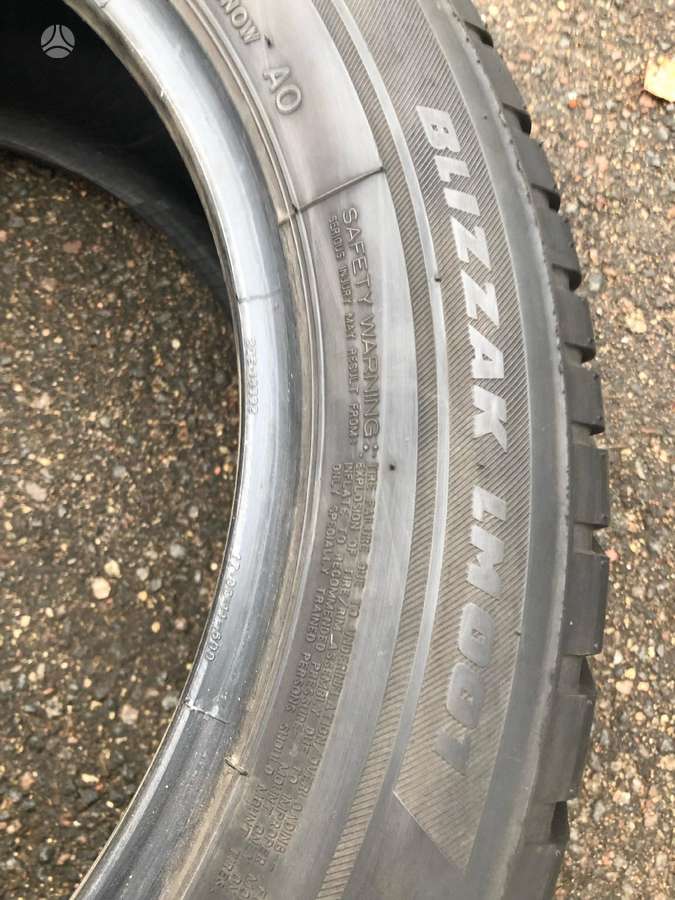 Bridgestone Blizzak LM001, winter 215/55 R17