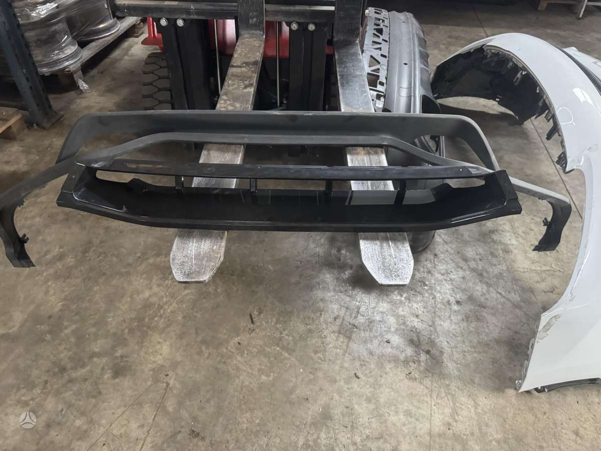 Porsche Cayenne bumpers, lights, front grill