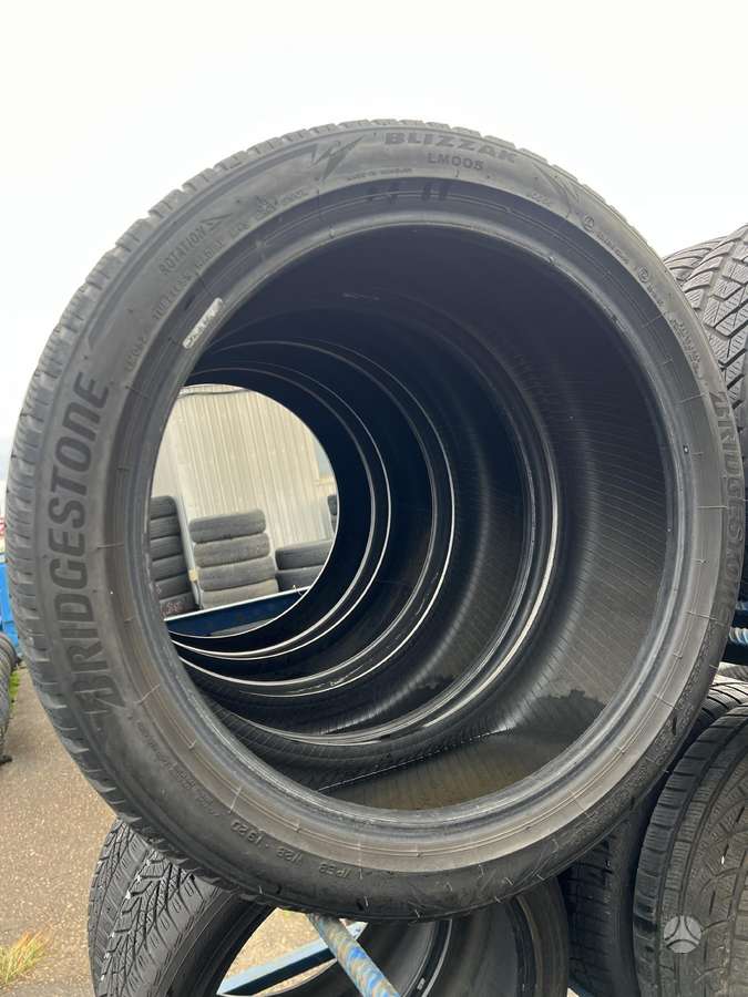 Bridgestone Blizzak LM 005, winter 225/45 R19