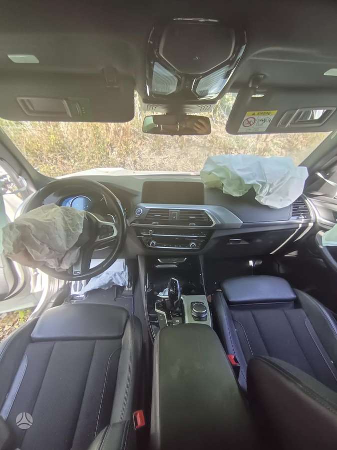 BMW X3 dalimis