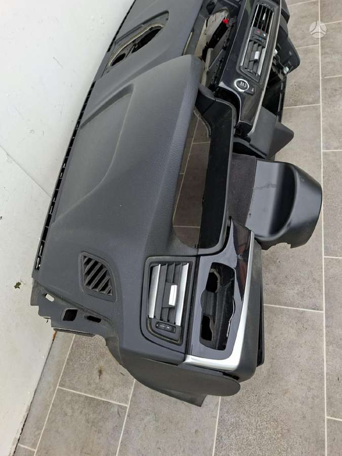 BMW 5 serija salono detalės