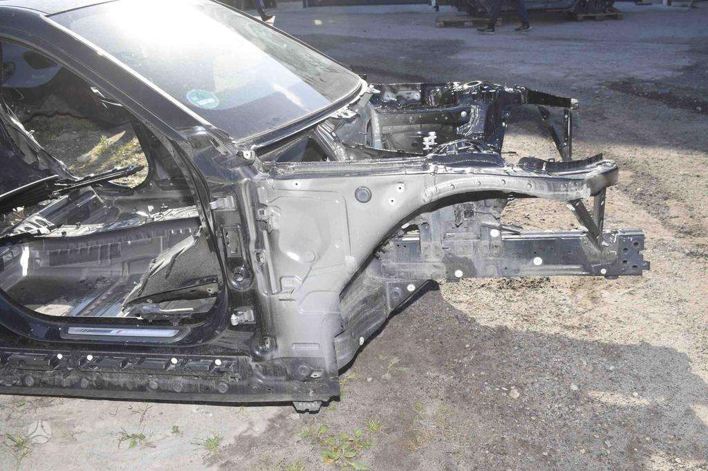 BMW i4 frame rails (fornt, rear)