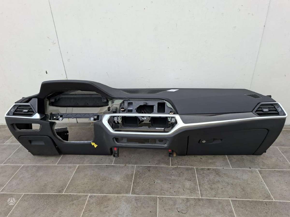 BMW 3 serija salono detalės