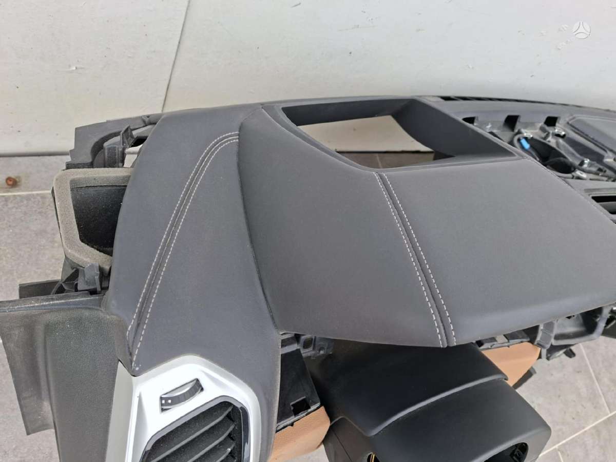 BMW 8 serija детали салона