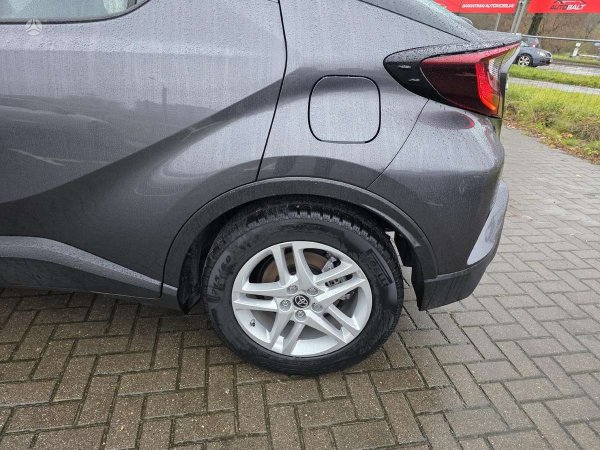 Toyota C-HR - 11