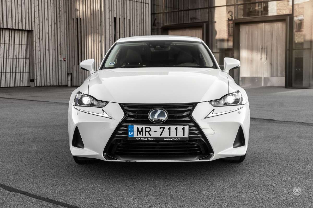 Lexus IS 300h, 2.5 l., Седан