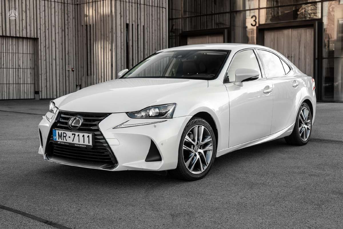 Lexus IS 300h, 2.5 l., Седан