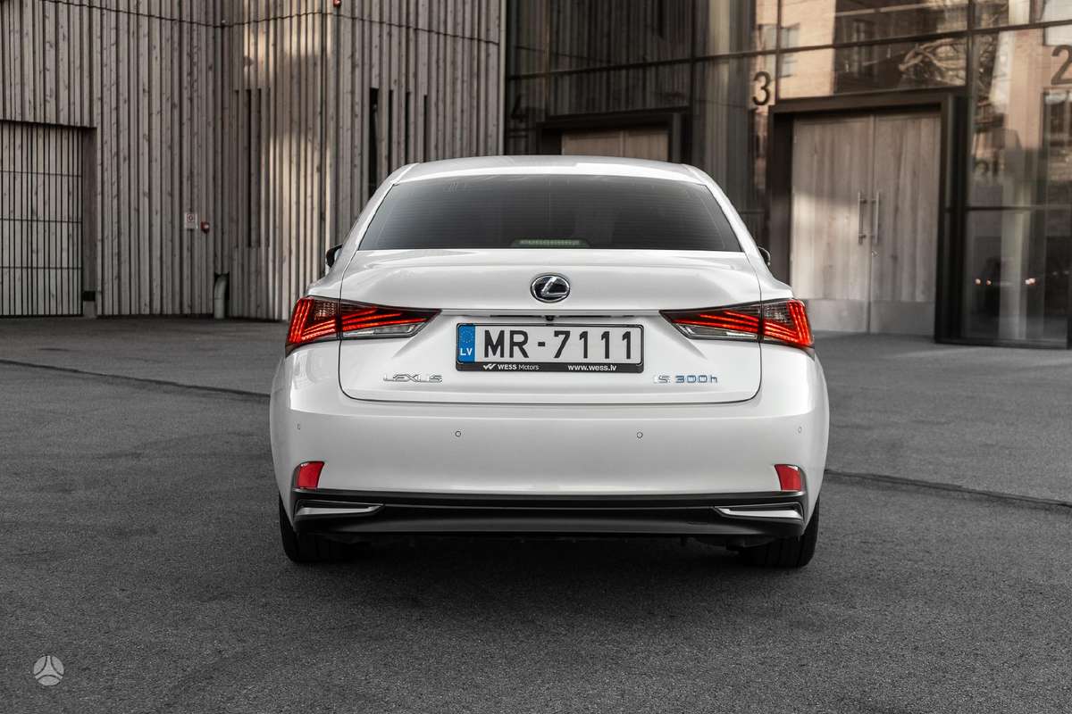 Lexus IS 300h, 2.5 l., Седан