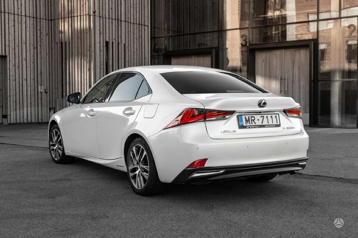 Lexus IS 300h, 2.5 l., Седан