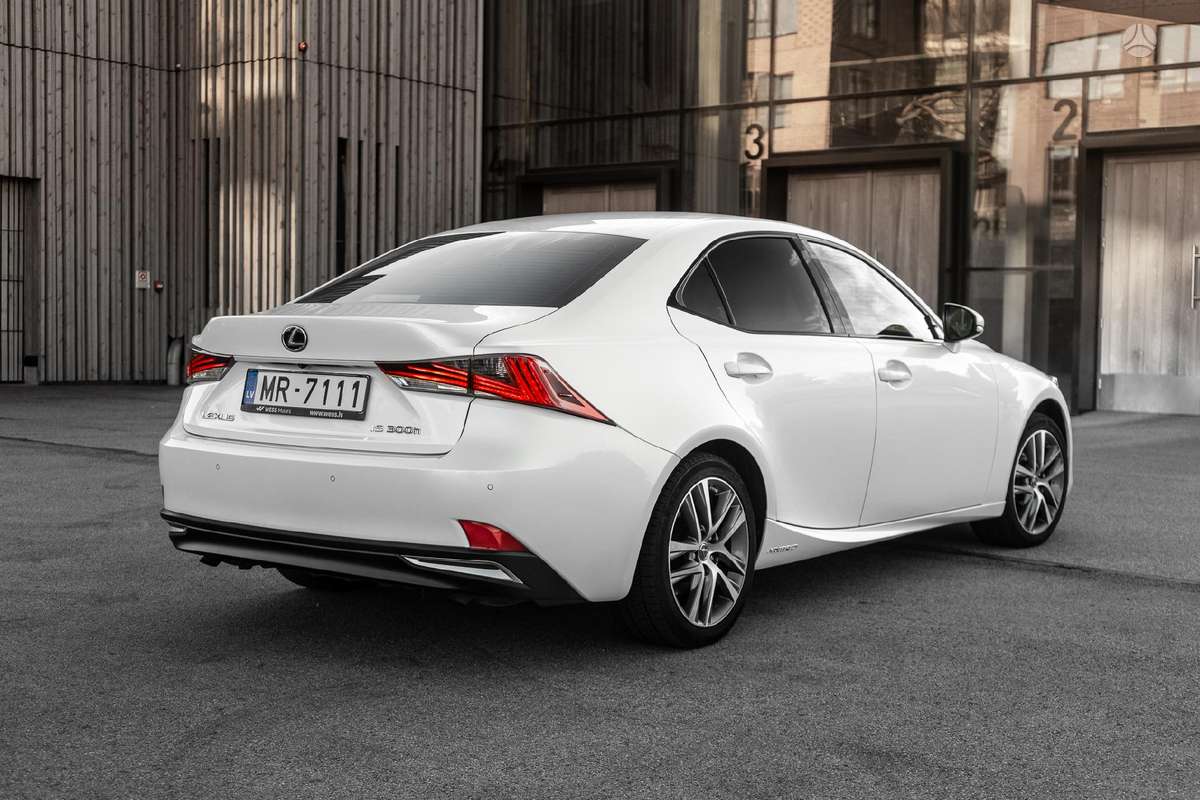 Lexus IS 300h, 2.5 l., Седан