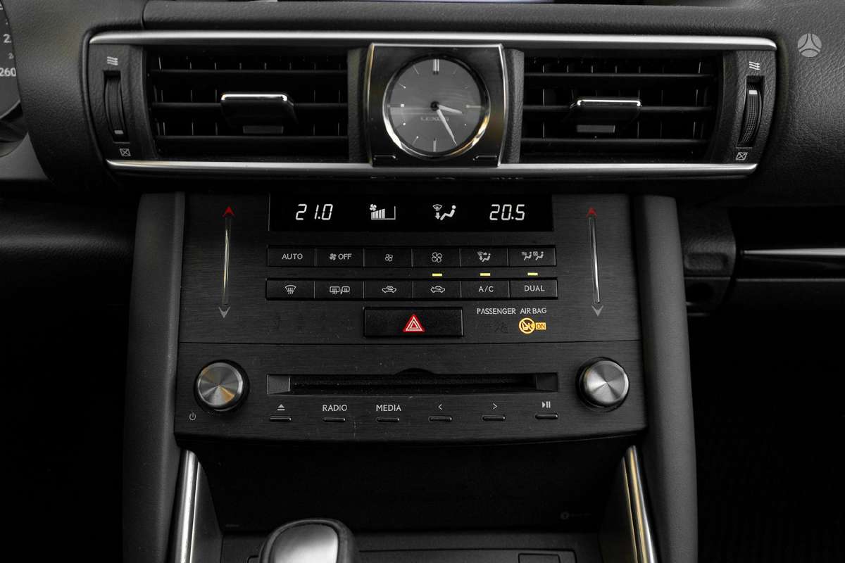 Lexus IS 300h, 2.5 l., Седан
