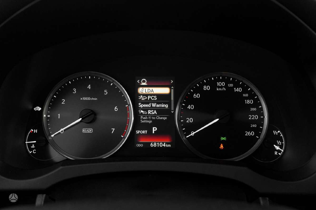Lexus IS 300h, 2.5 l., Седан