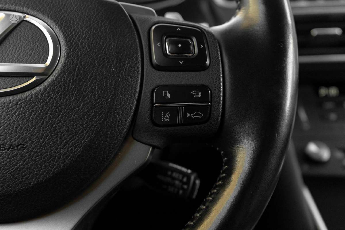 Lexus IS 300h, 2.5 l., Седан