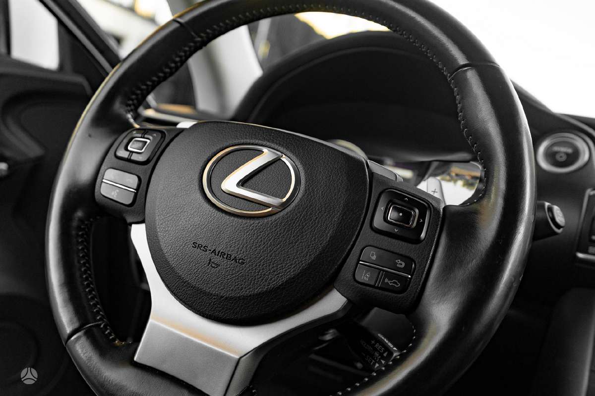 Lexus IS 300h, 2.5 l., Седан
