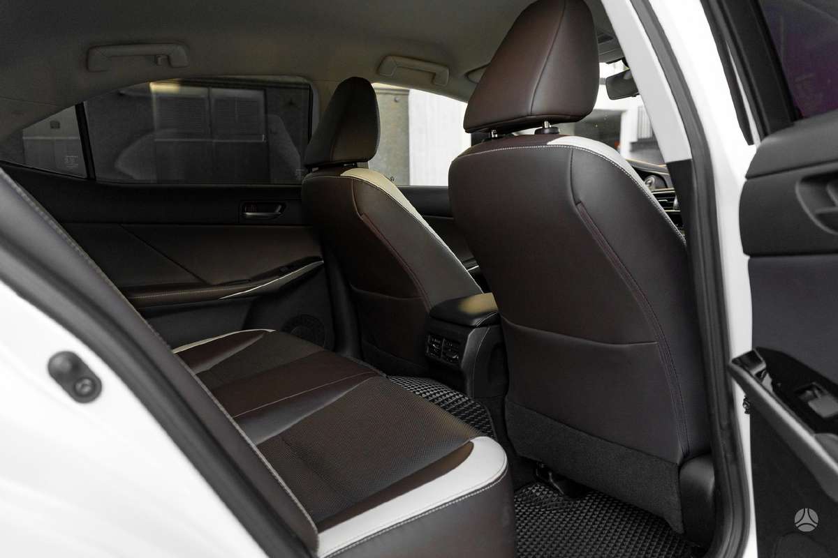 Lexus IS 300h, 2.5 l., Седан
