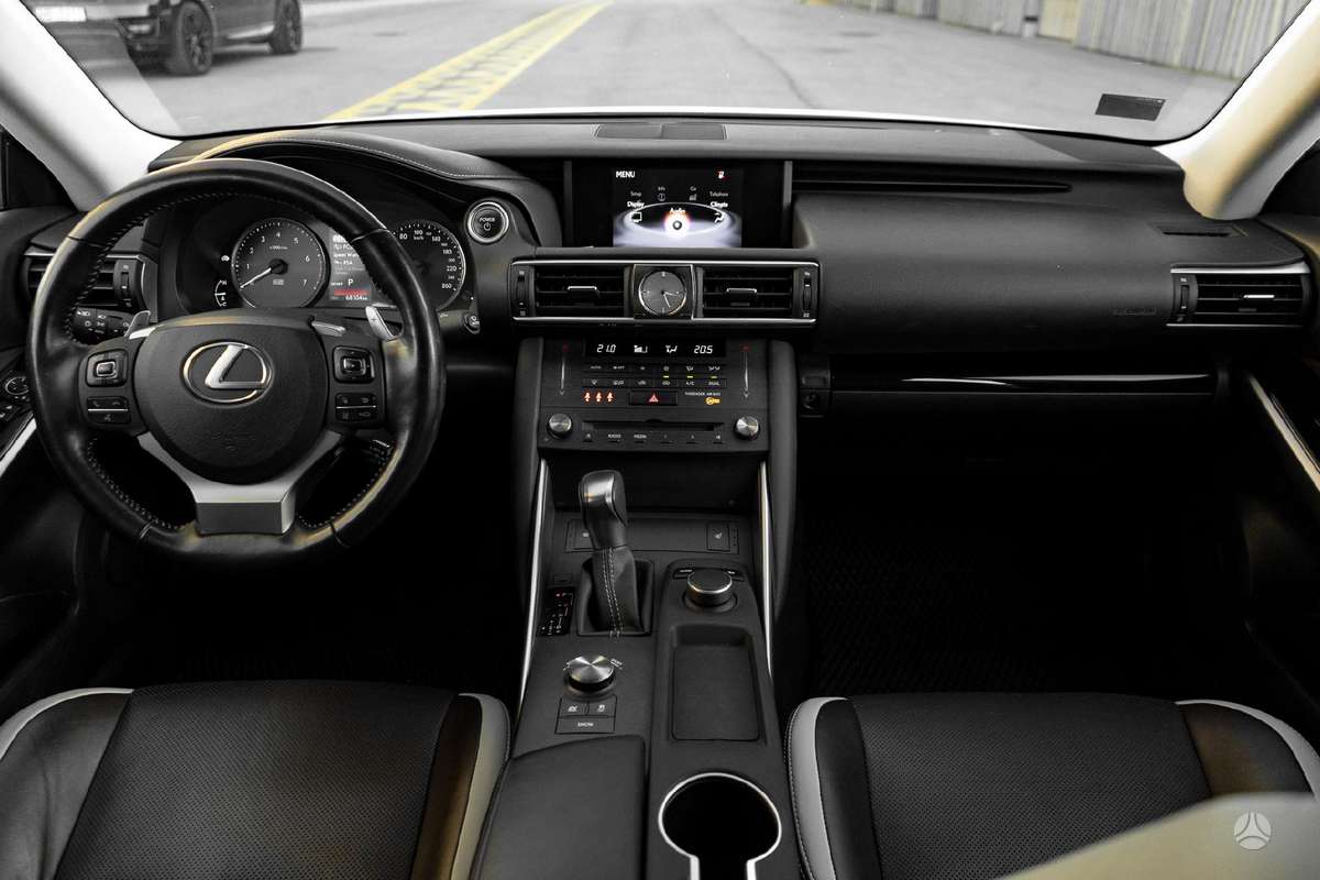 Lexus IS 300h, 2.5 l., Седан