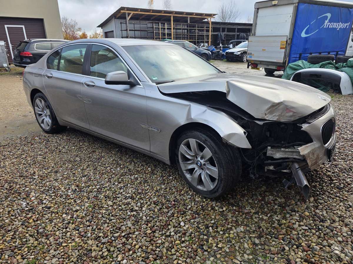 BMW 730