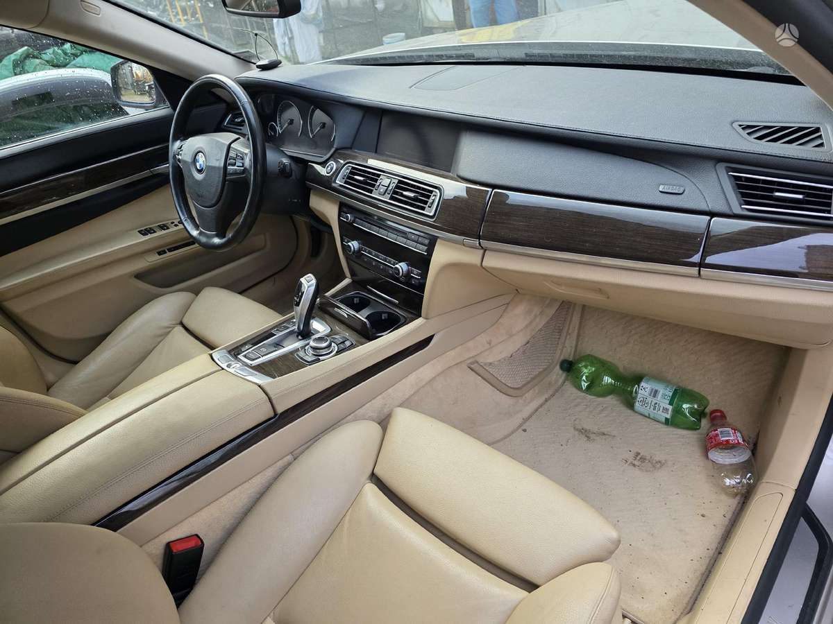 BMW 730