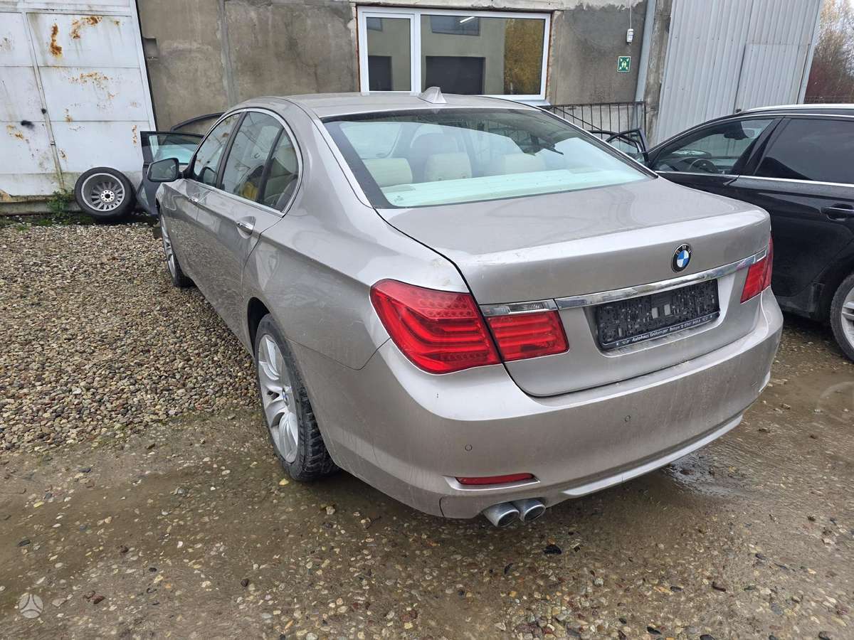 BMW 730