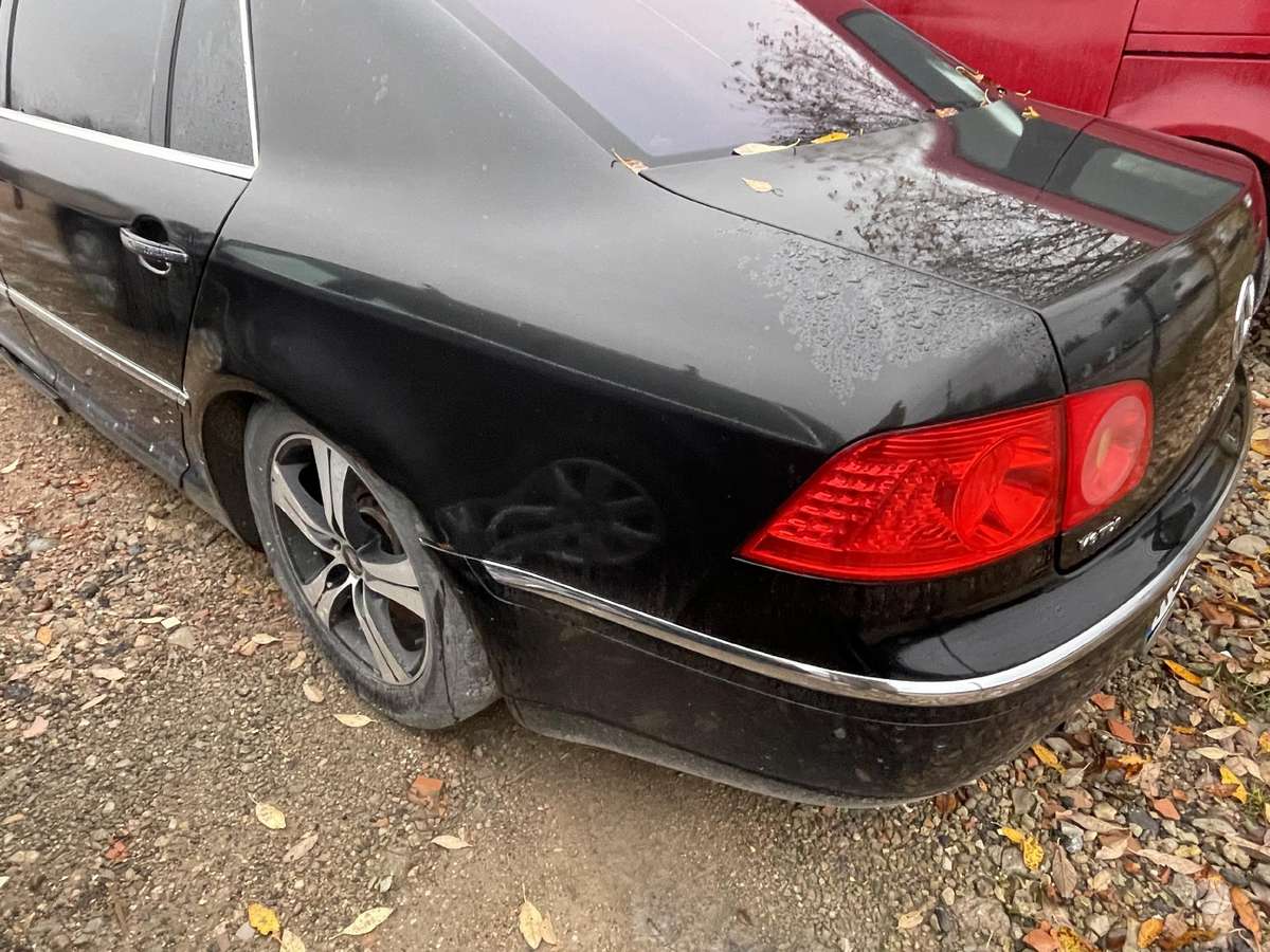 Volkswagen Phaeton for parts